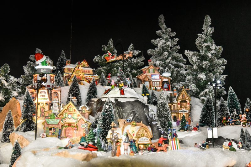Villaggio di Natale Lemax: come costruire un presepe animato